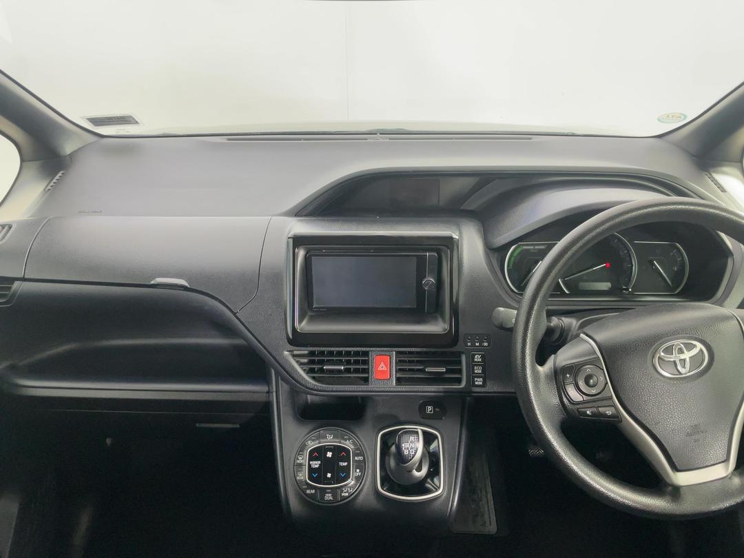 Photo '17' of Toyota Noah