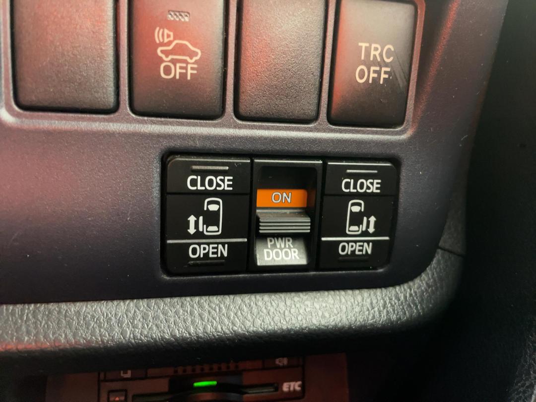 Photo '25' of Toyota Noah