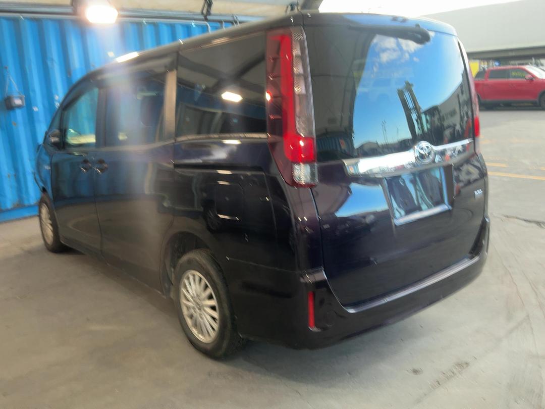 Photo '5' of Toyota Noah Esquire Photo '5' of Toyota Noah Esquire