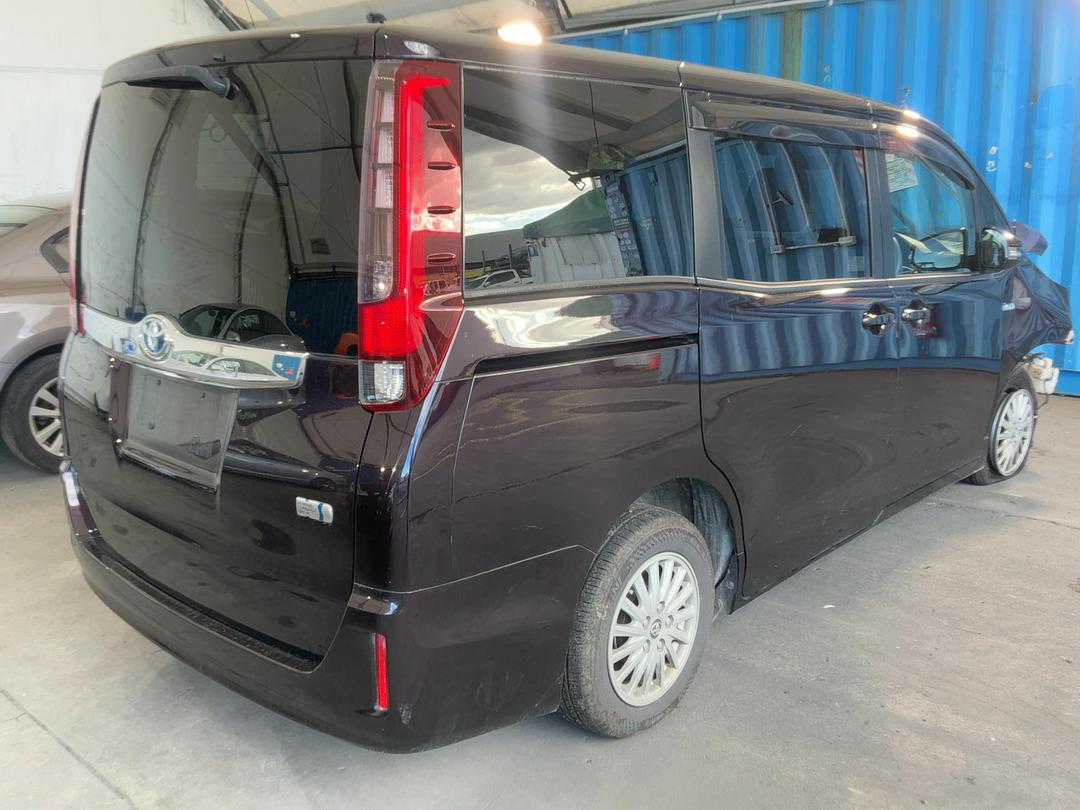 Photo '7' of Toyota Noah Esquire Photo '7' of Toyota Noah Esquire
