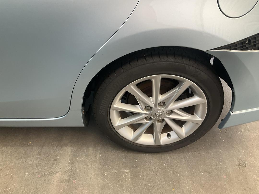 Photo '10' of Toyota Prius Alpha