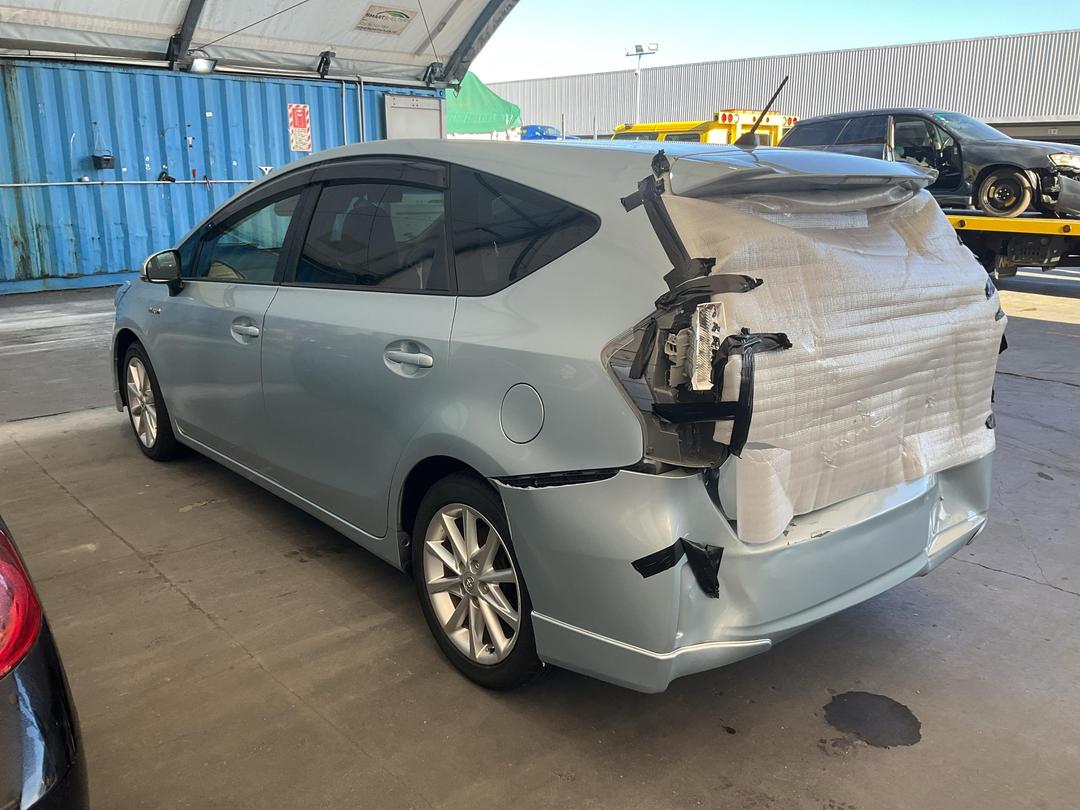 Photo '4' of Toyota Prius Alpha