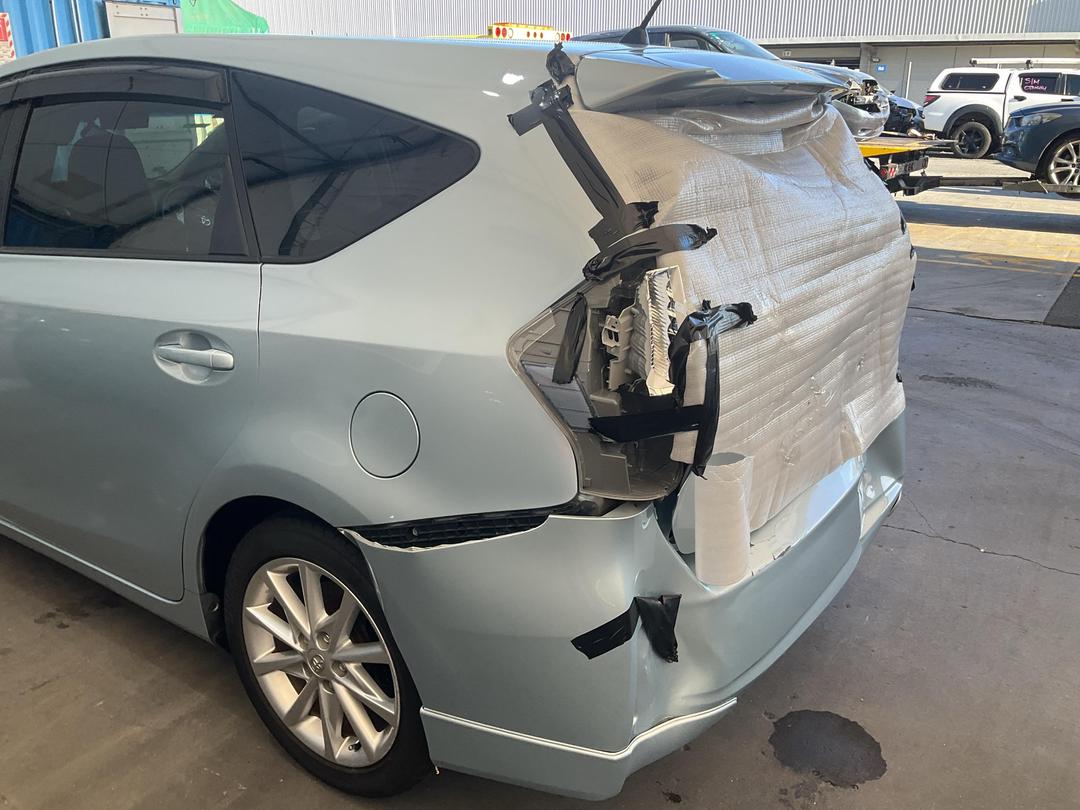 Photo '11' of Toyota Prius Alpha