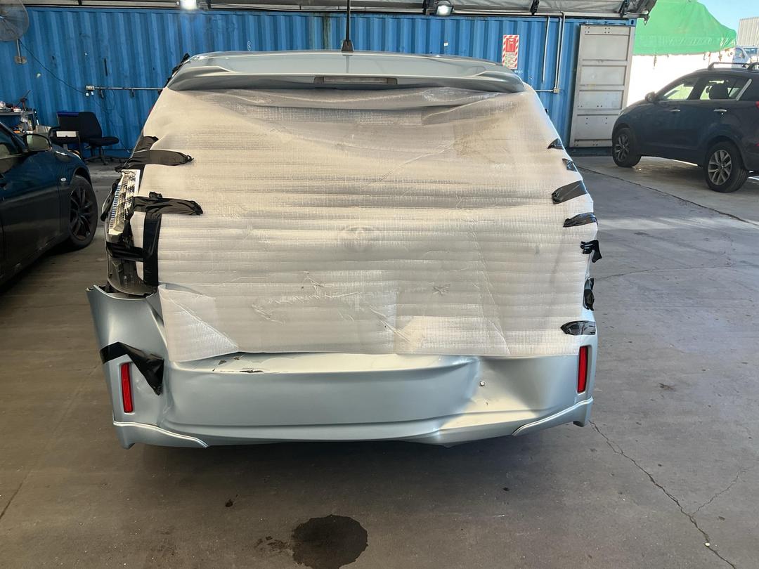 Photo '12' of Toyota Prius Alpha