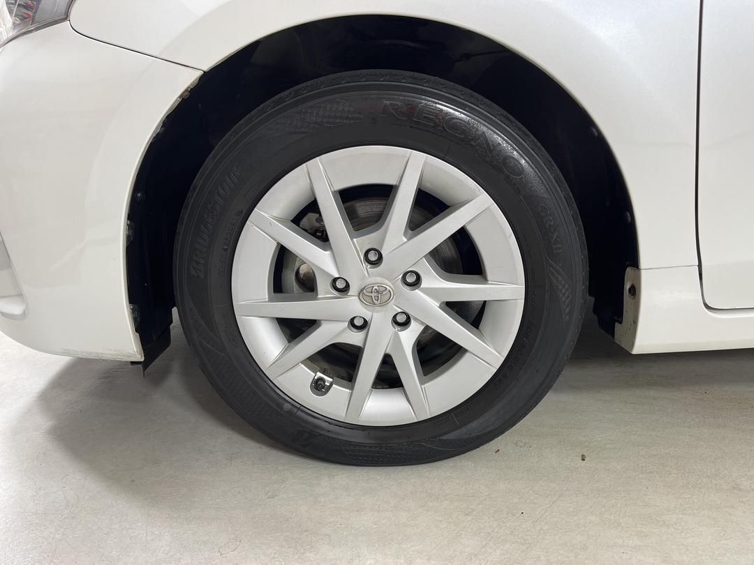 Photo '10' of Toyota Prius