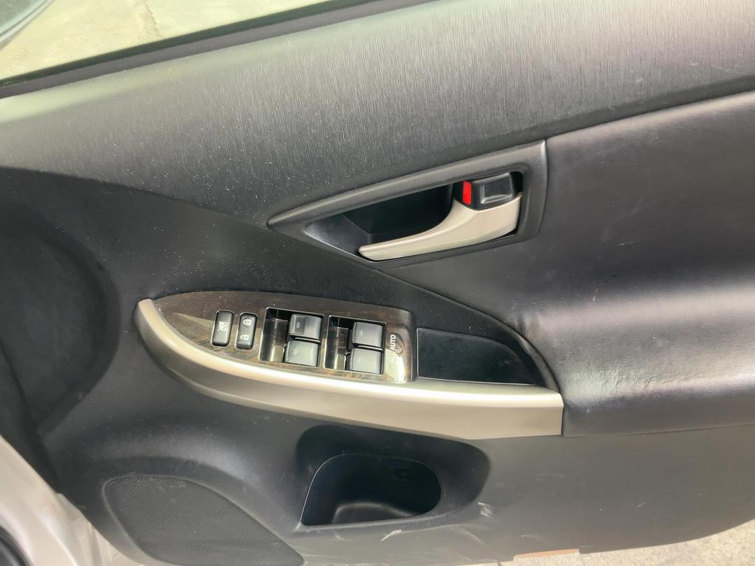 Photo '8' of Toyota Prius