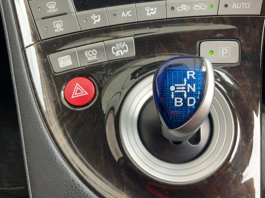 Photo '12' of Toyota Prius