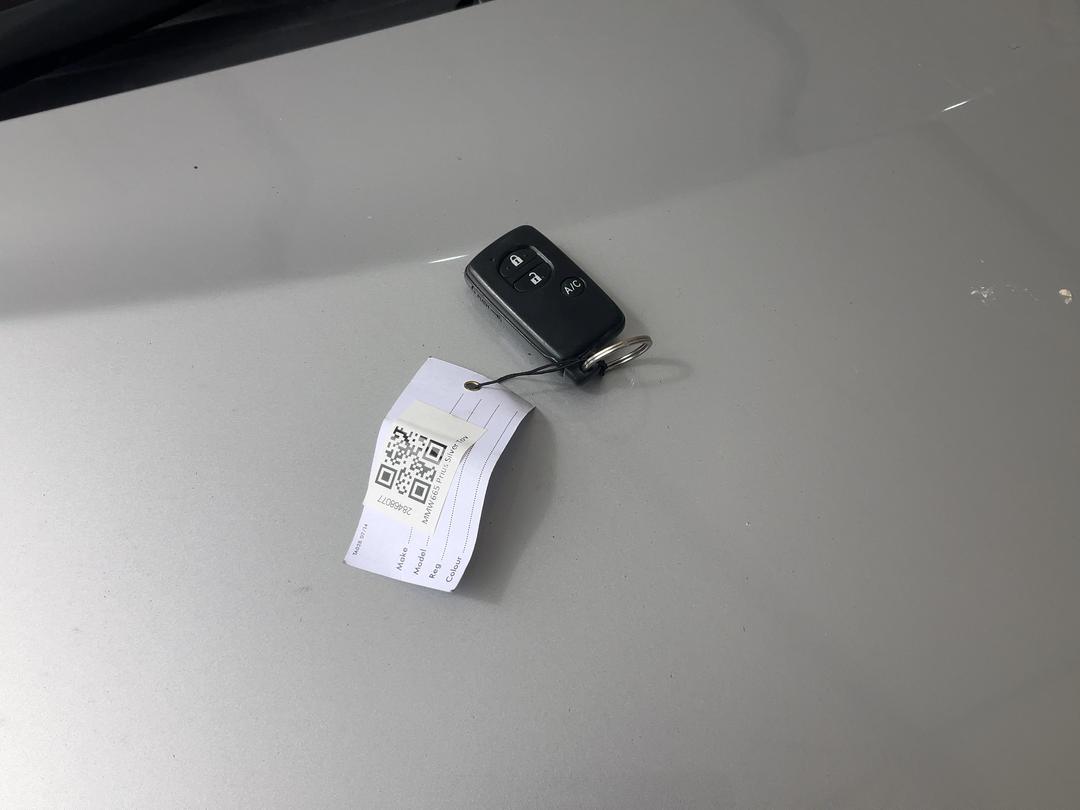 Photo '13' of Toyota Prius