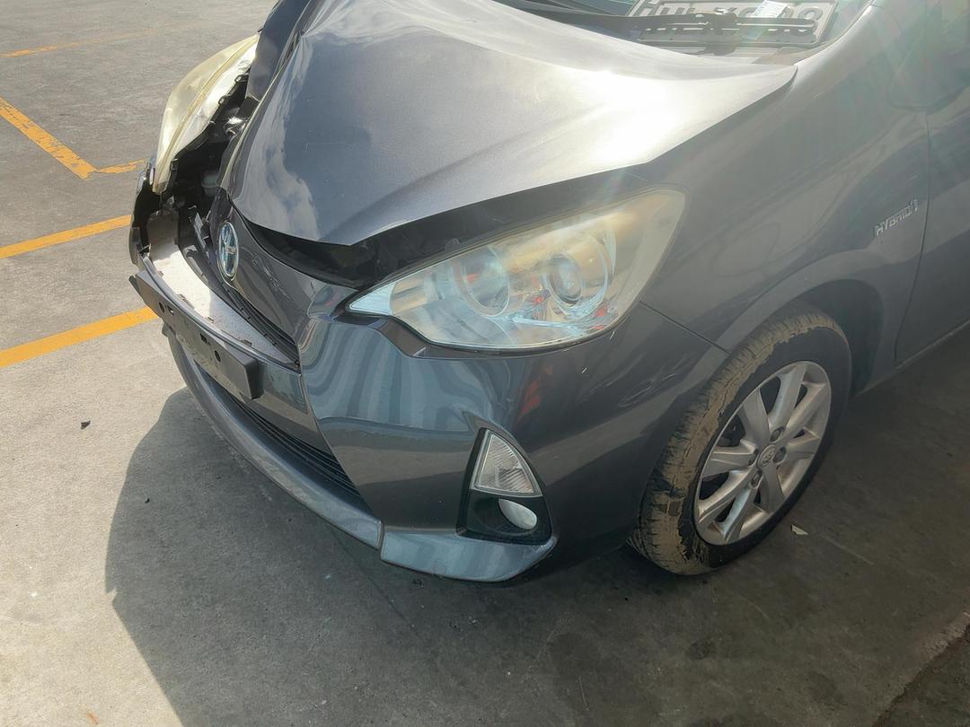 Photo '6' of Toyota Prius C
