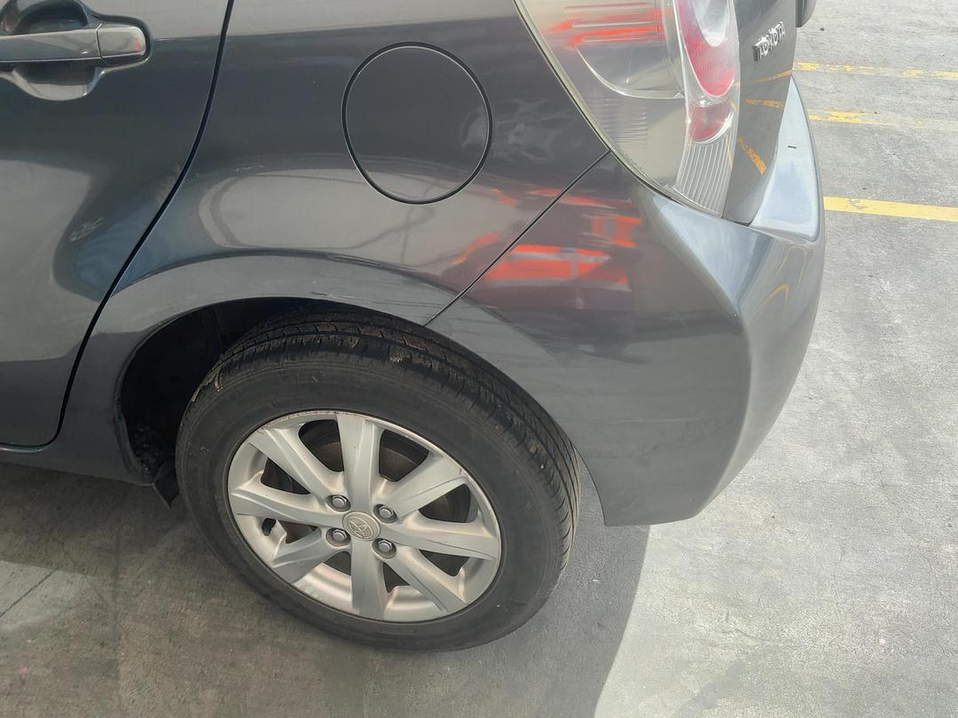 Photo '9' of Toyota Prius C