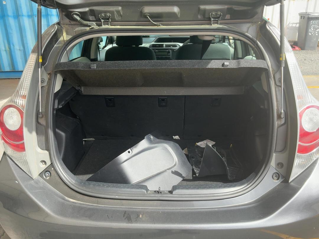 Photo '12' of Toyota Prius C