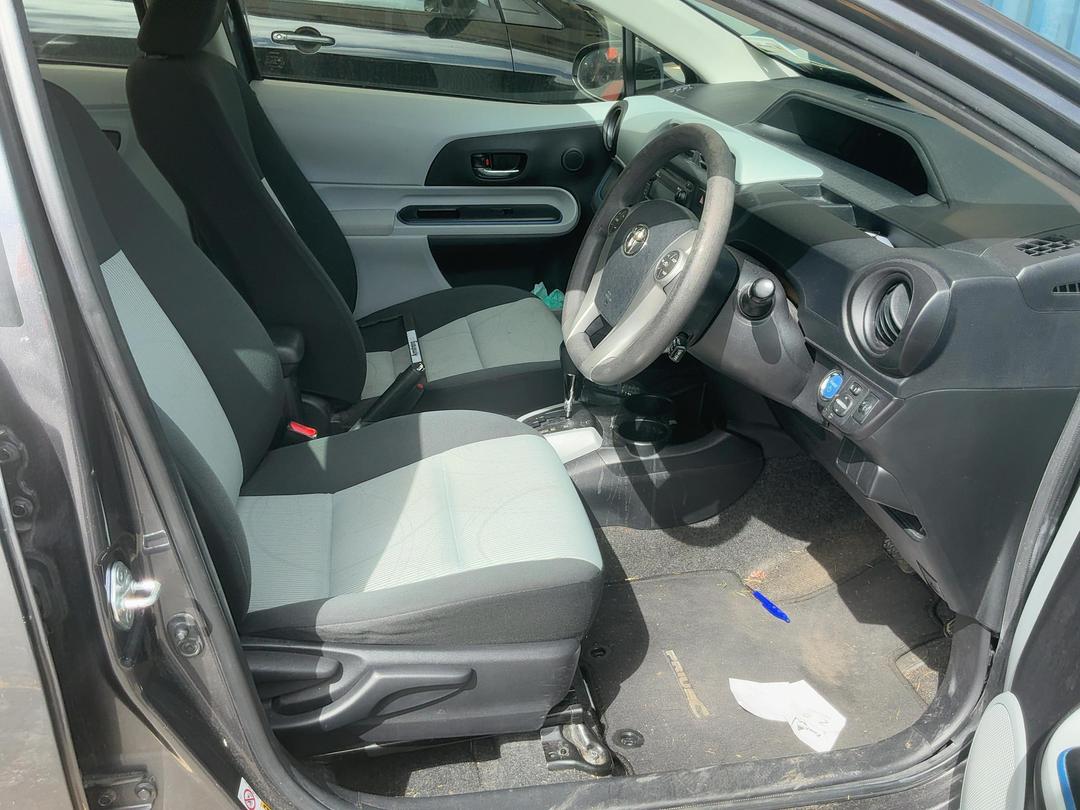 Photo '17' of Toyota Prius C