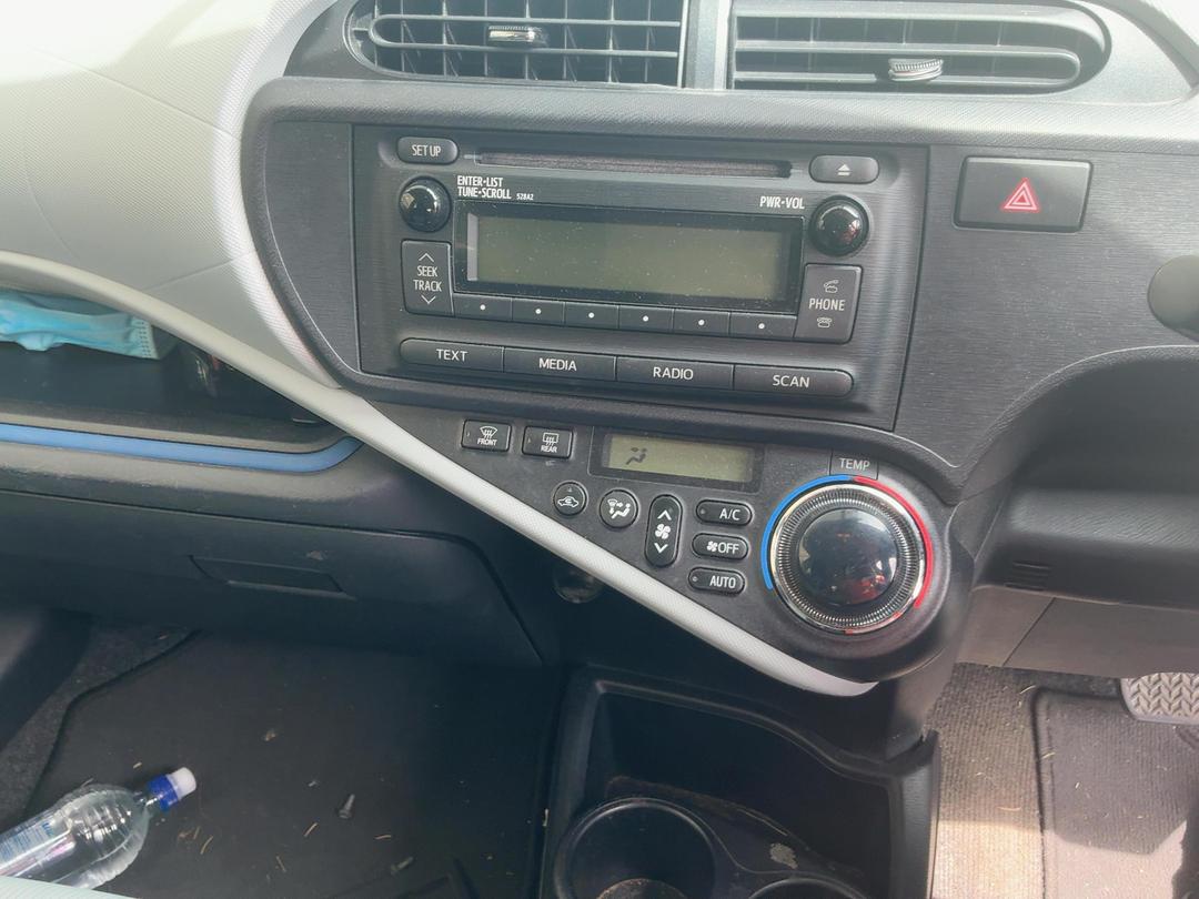 Photo '20' of Toyota Prius C