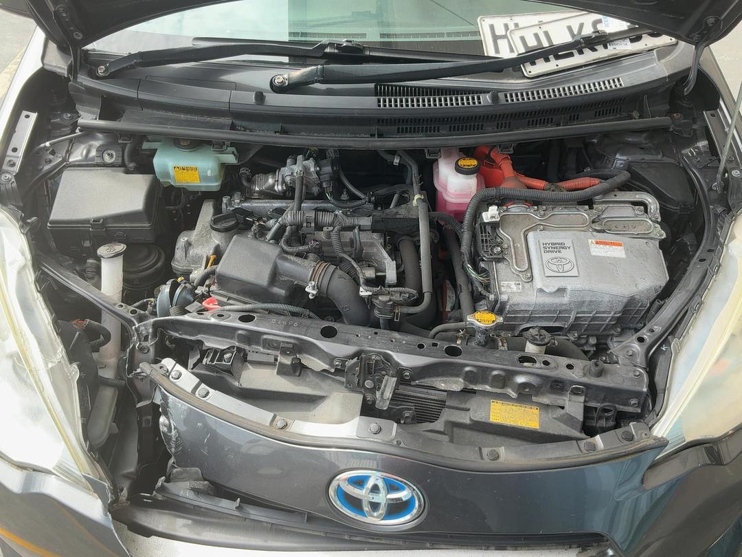 Photo '22' of Toyota Prius C