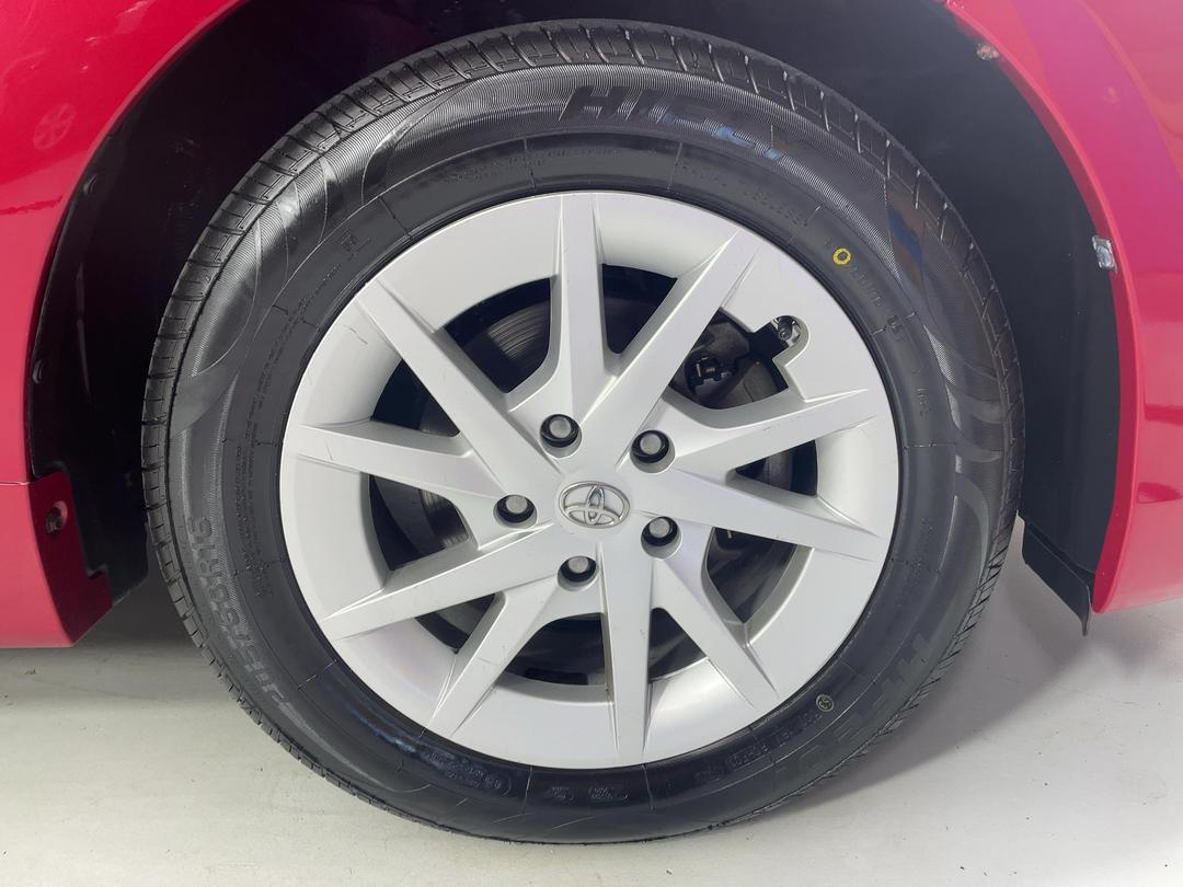 Photo '9' of Toyota Prius V