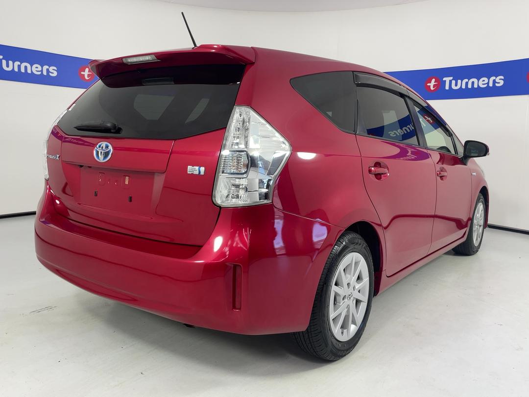 Photo '7' of Toyota Prius V