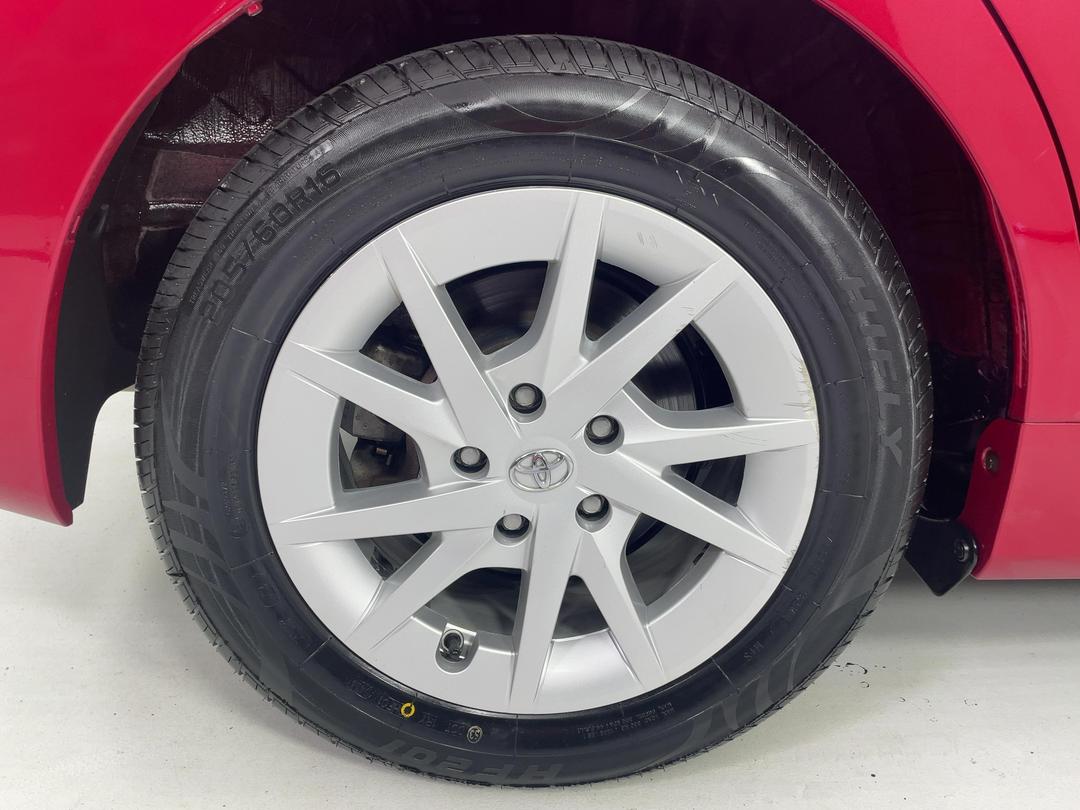 Photo '12' of Toyota Prius V