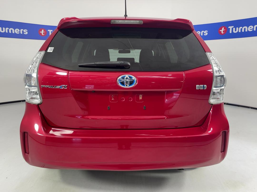 Photo '6' of Toyota Prius V