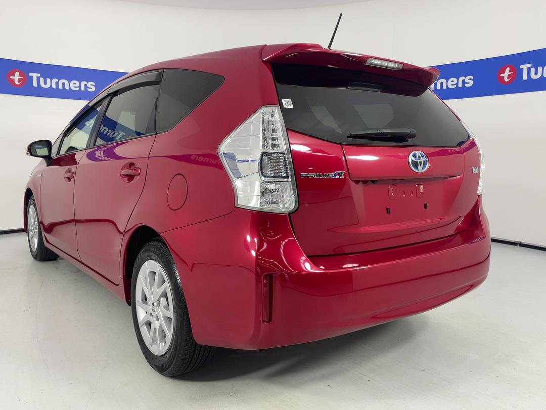 Photo '5' of Toyota Prius V