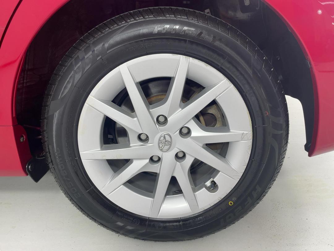 Photo '11' of Toyota Prius V