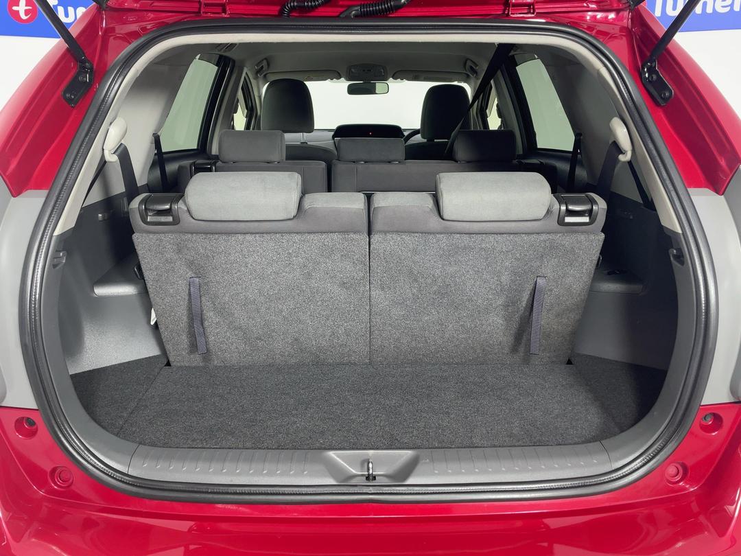 Photo '14' of Toyota Prius V