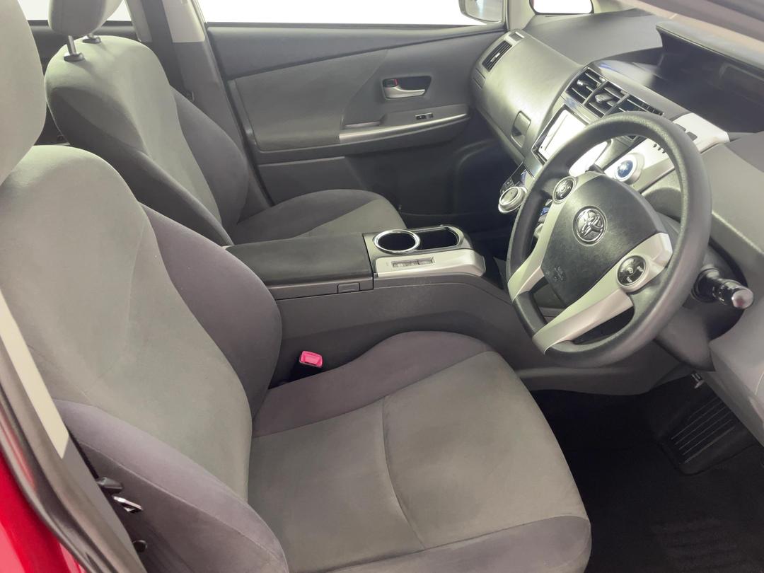 Photo '16' of Toyota Prius V
