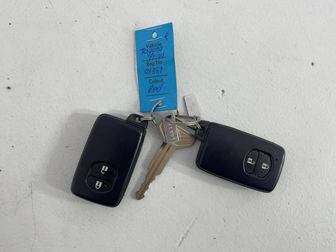 Photo '22' of Toyota Prius V