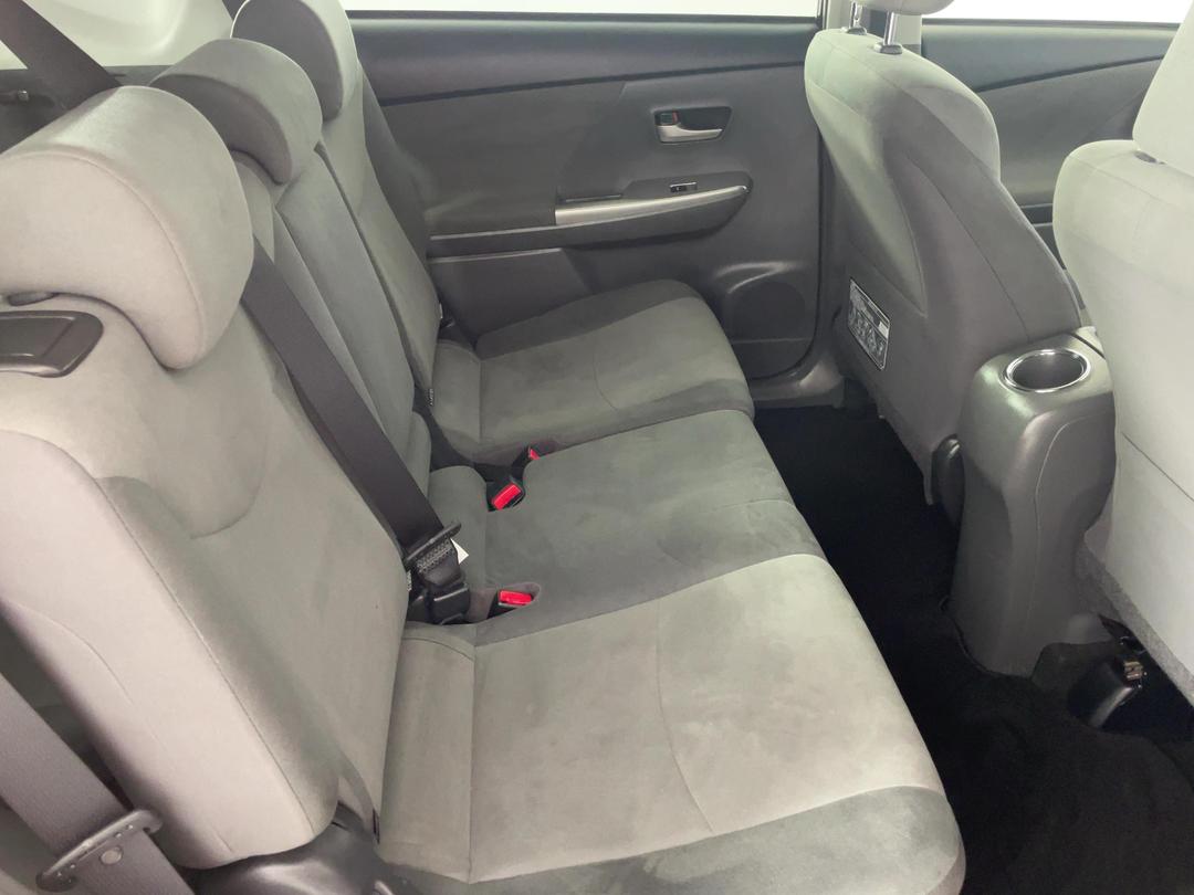 Photo '20' of Toyota Prius V