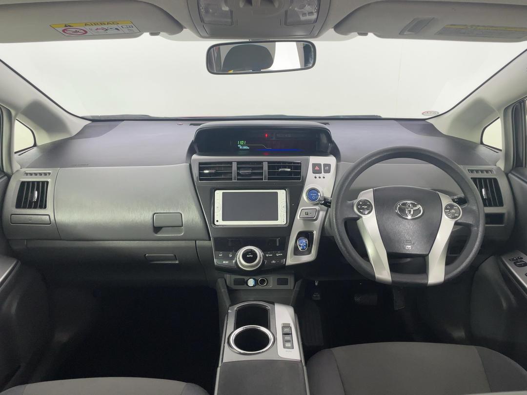 Photo '17' of Toyota Prius V