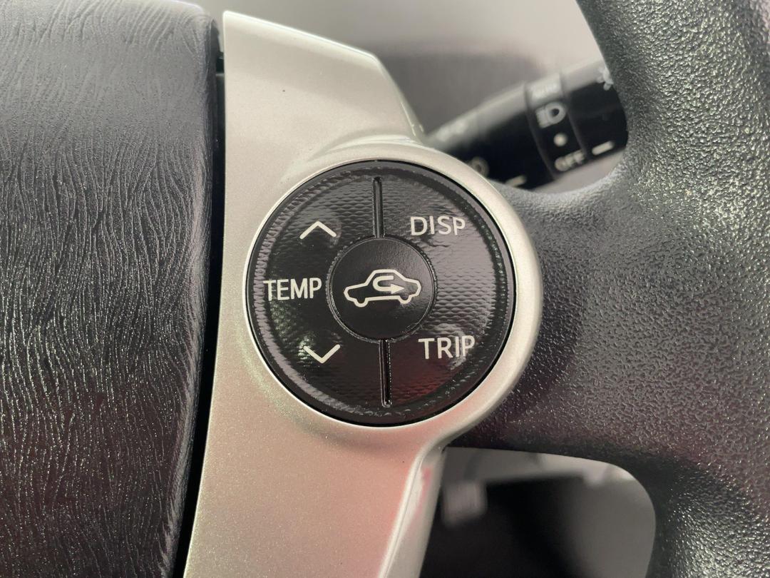 Photo '23' of Toyota Prius V