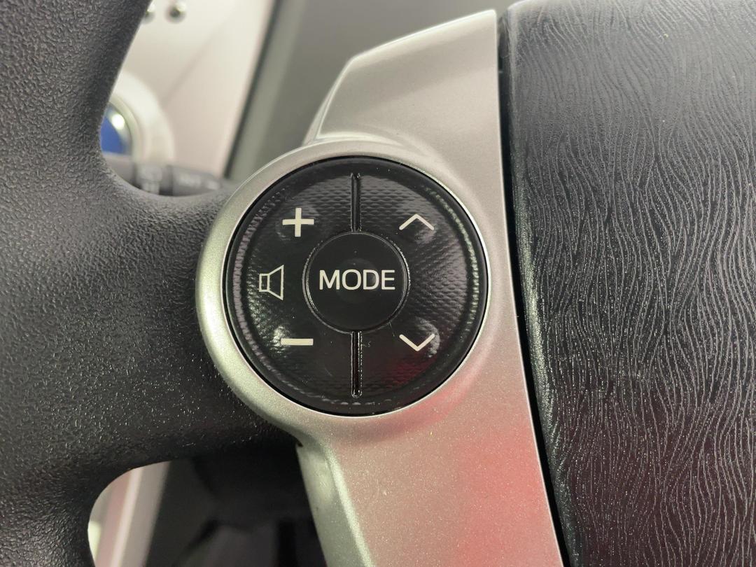 Photo '24' of Toyota Prius V