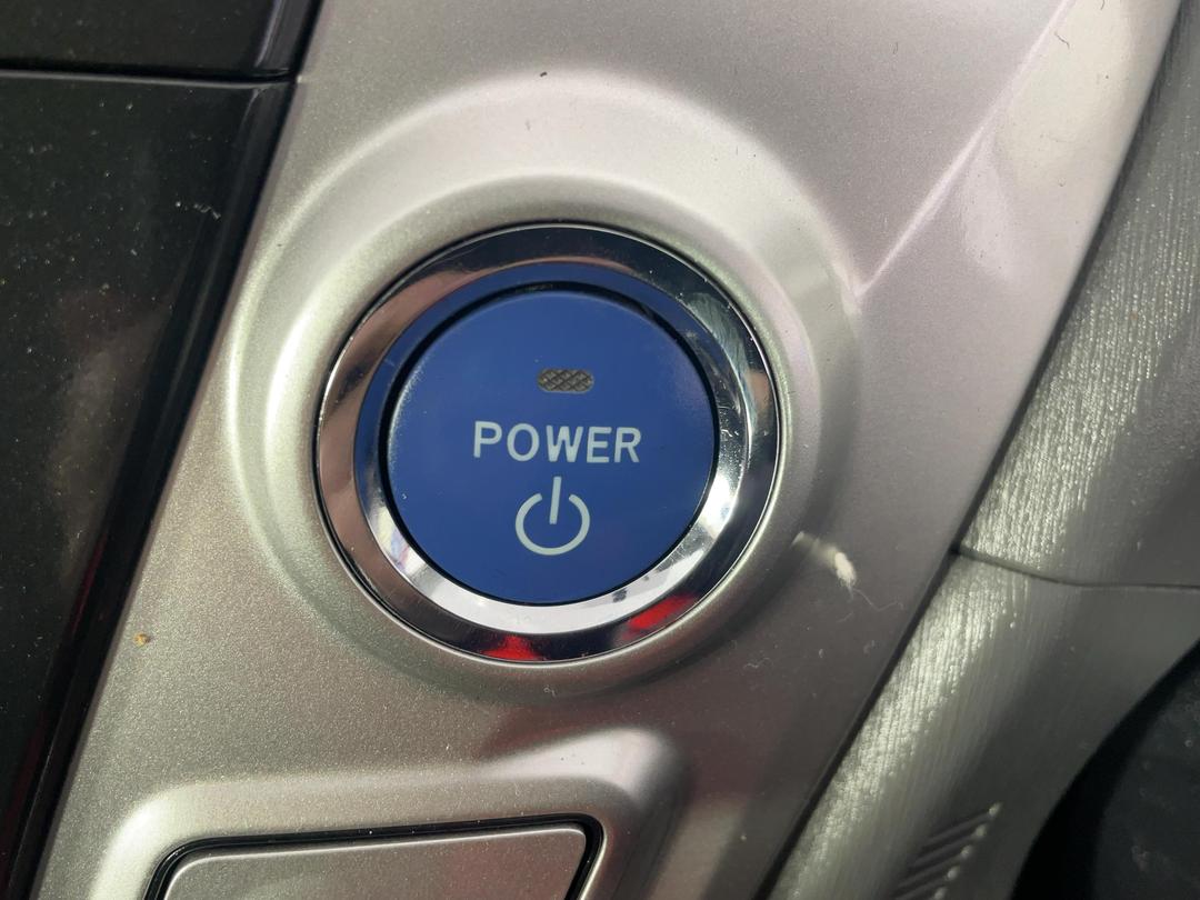 Photo '25' of Toyota Prius V