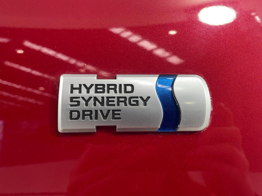 Photo '27' of Toyota Prius V