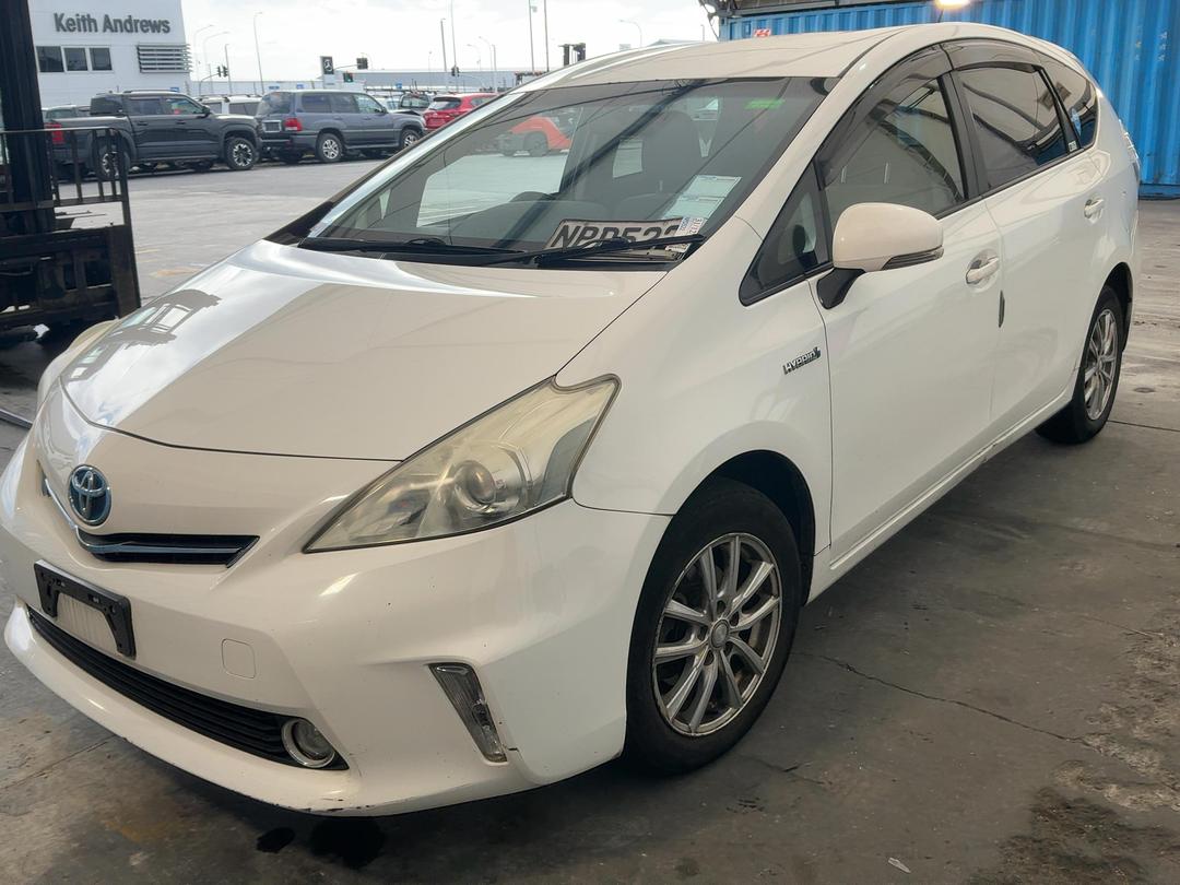 Photo '3' of Toyota Prius V Prius Alpha Photo '3' of Toyota Prius V Prius Alpha