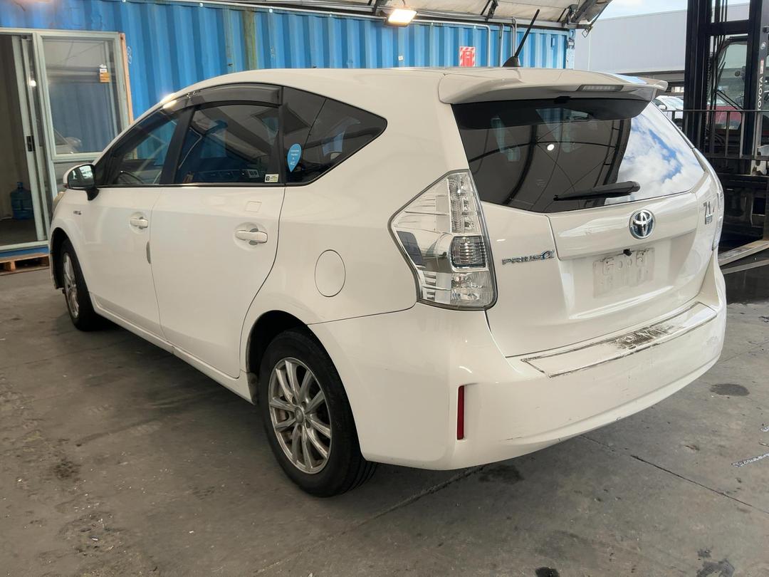 Photo '4' of Toyota Prius V Prius Alpha Photo '4' of Toyota Prius V Prius Alpha