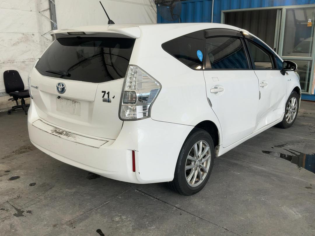 Photo '6' of Toyota Prius V Prius Alpha Photo '6' of Toyota Prius V Prius Alpha