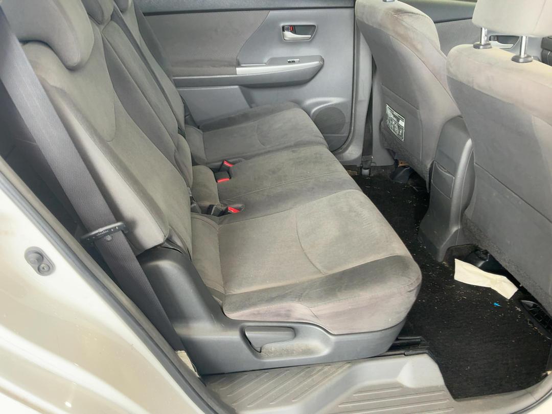 Photo '7' of Toyota Prius V Prius Alpha Photo '7' of Toyota Prius V Prius Alpha