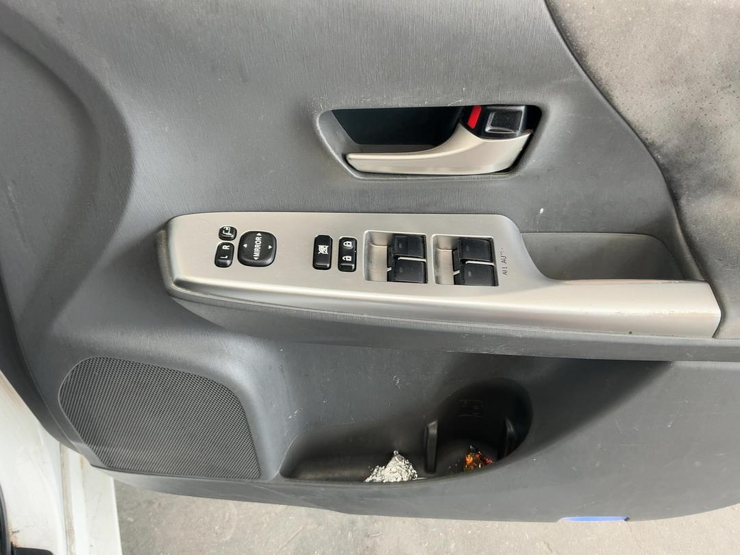 Photo '8' of Toyota Prius V Prius Alpha Photo '8' of Toyota Prius V Prius Alpha