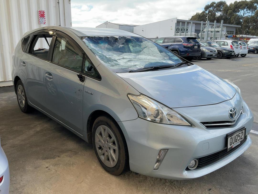 Photo '3' of Toyota Prius V Prius Alpha