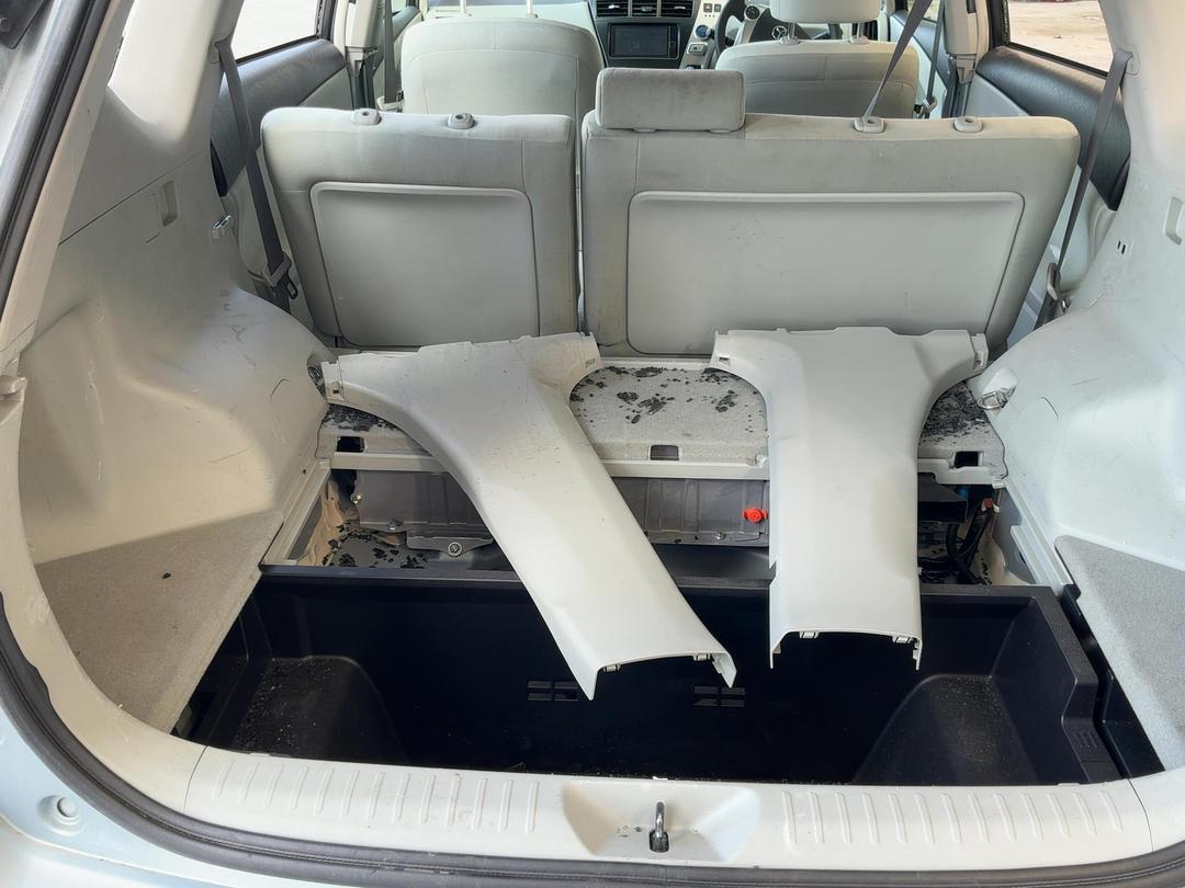 Photo '11' of Toyota Prius V Prius Alpha