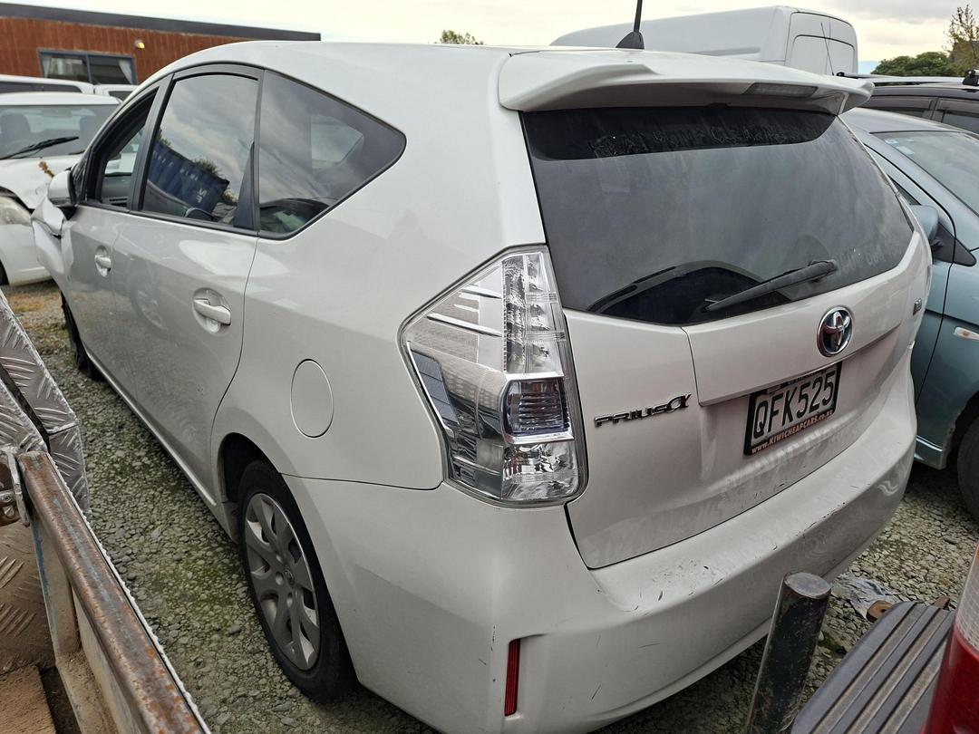 Photo '3' of Toyota Prius V Prius Alpha