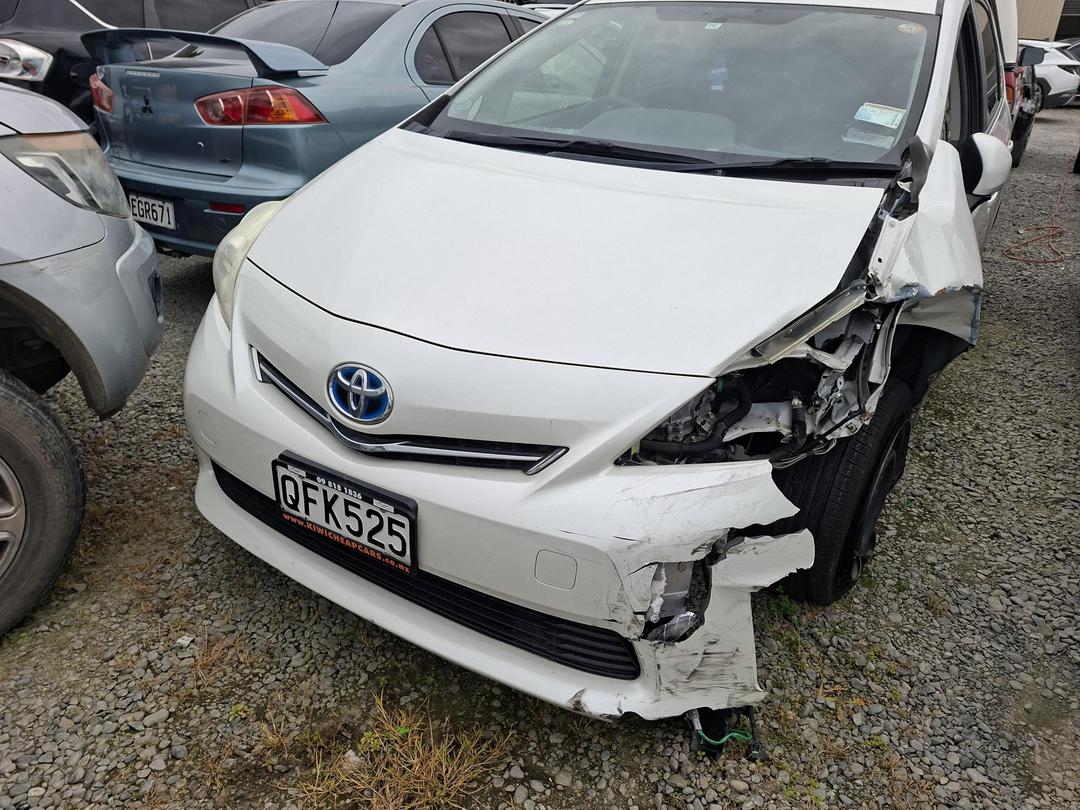 Photo '2' of Toyota Prius V Prius Alpha