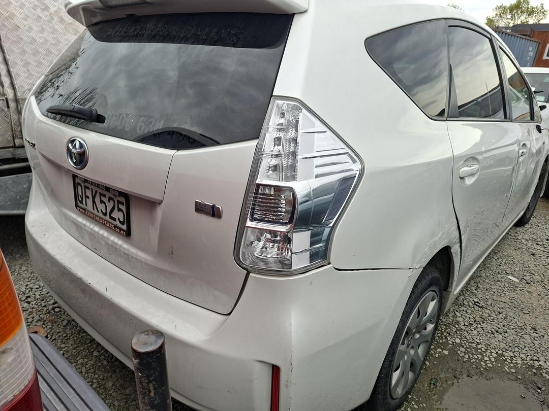 Photo '6' of Toyota Prius V Prius Alpha