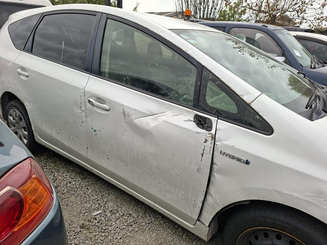 Photo '7' of Toyota Prius V Prius Alpha