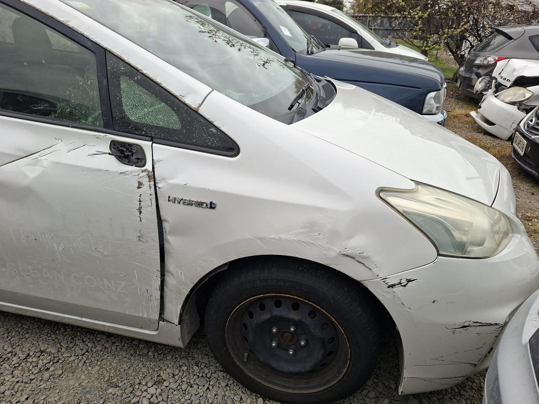 Photo '8' of Toyota Prius V Prius Alpha