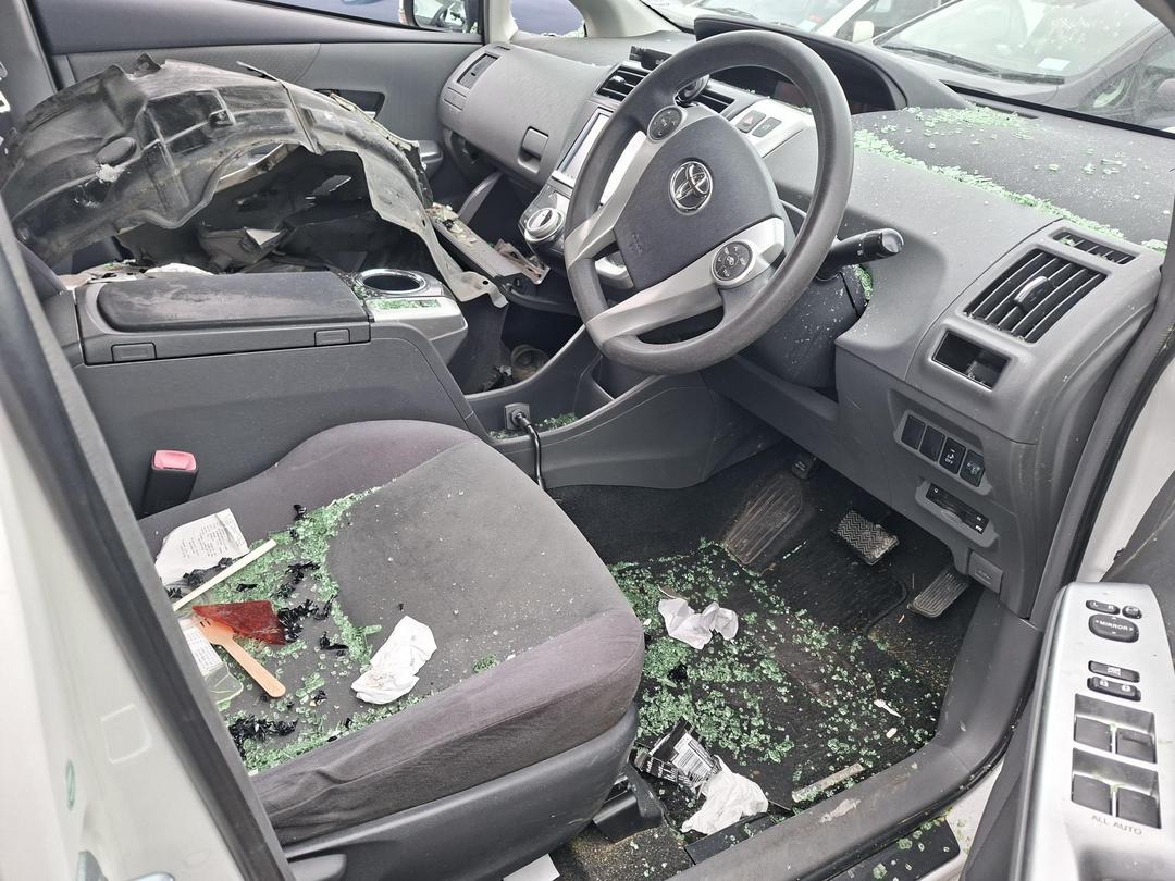 Photo '10' of Toyota Prius V Prius Alpha