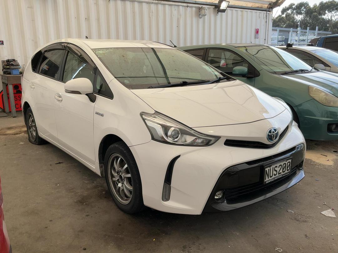 Photo '2' of Toyota Prius V Prius Alpha Photo '2' of Toyota Prius V Prius Alpha