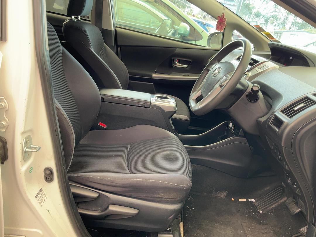 Photo '10' of Toyota Prius V Prius Alpha Photo '10' of Toyota Prius V Prius Alpha