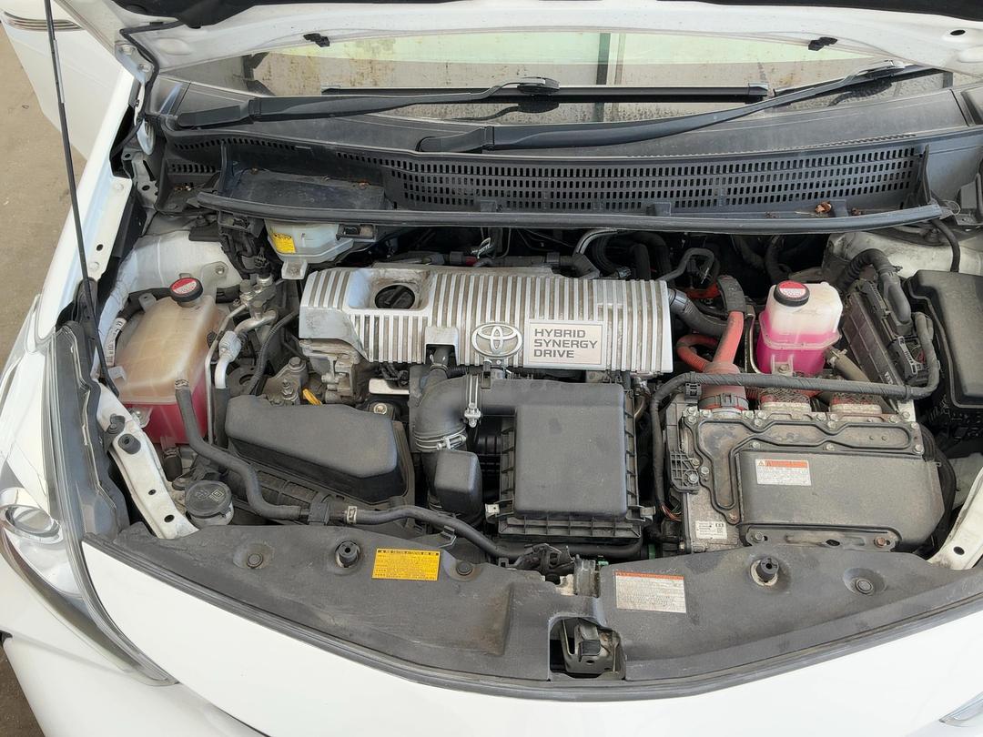 Photo '11' of Toyota Prius V Prius Alpha Photo '11' of Toyota Prius V Prius Alpha
