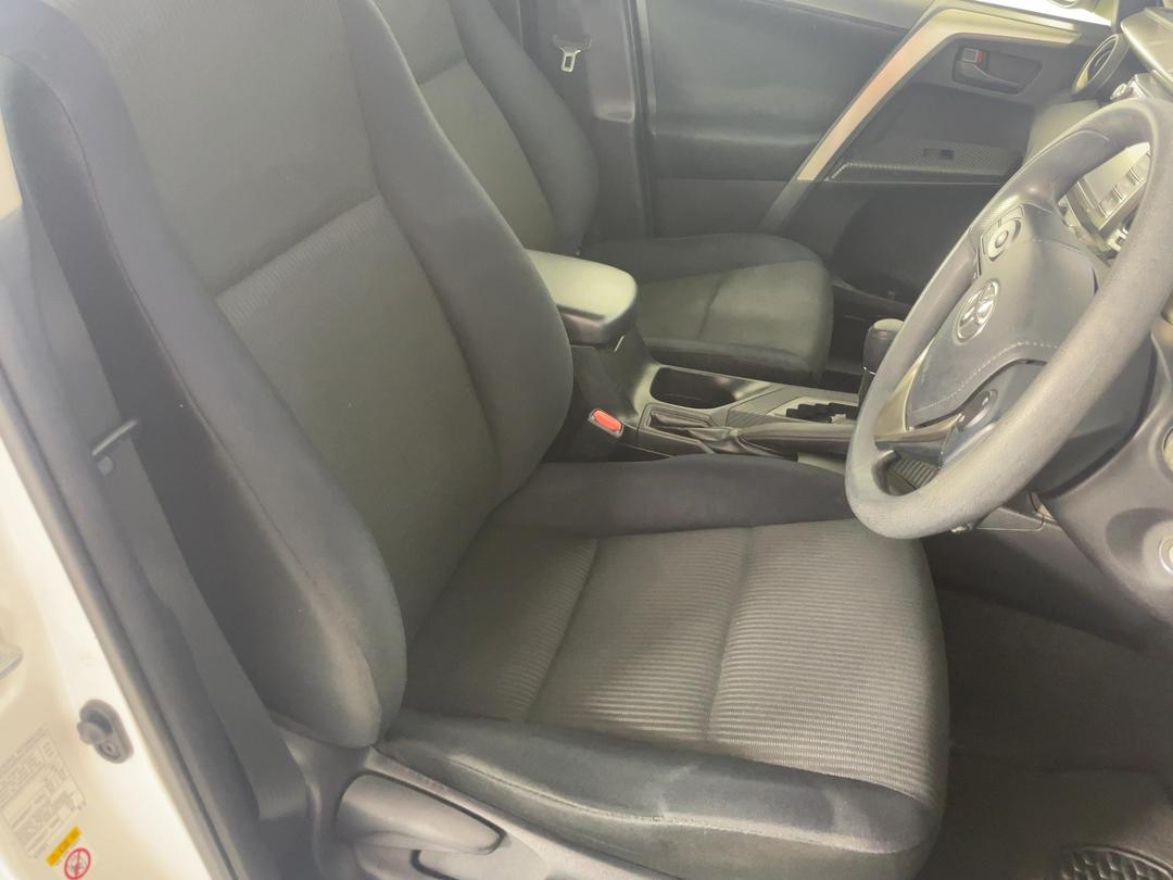 Photo '16' of Toyota Rav4